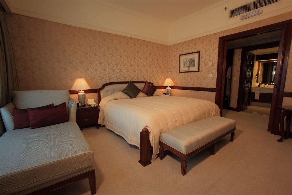 長榮桂冠酒店（槟城) 乔治敦 外观 照片 A bedroom at the hotel