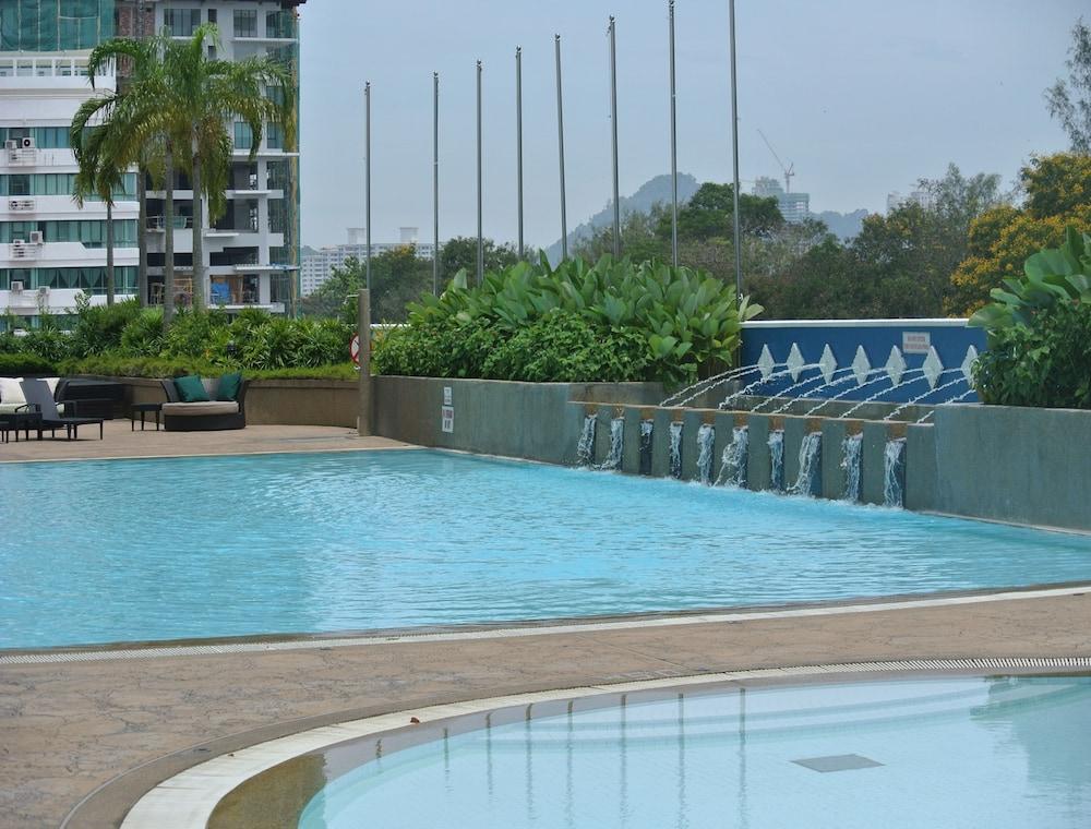 長榮桂冠酒店（槟城) 乔治敦 外观 照片 Swimming pool