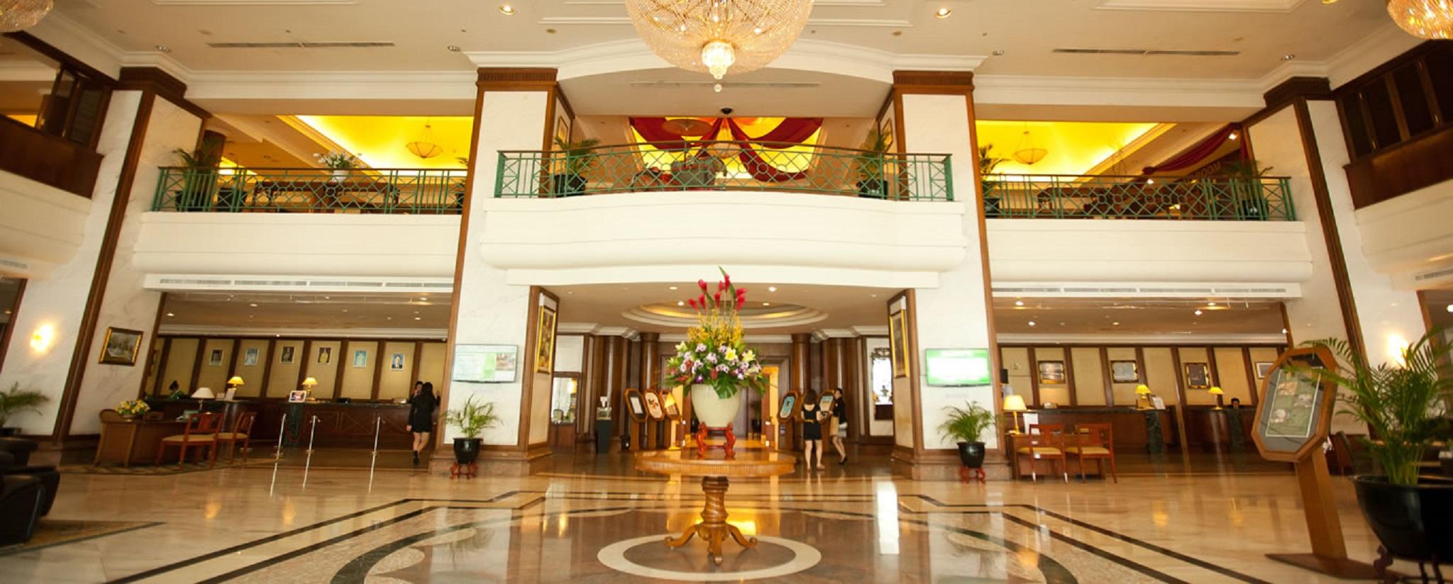 長榮桂冠酒店（槟城) 乔治敦 外观 照片 The lobby of the hotel