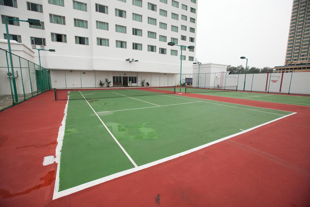 長榮桂冠酒店（槟城) 乔治敦 外观 照片 Tennis courts