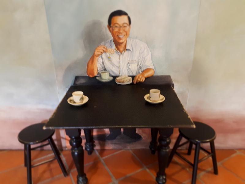 長榮桂冠酒店（槟城) 乔治敦 外观 照片 A wax figure of Hồ Chí Minh at the Ho Chi Minh Museum